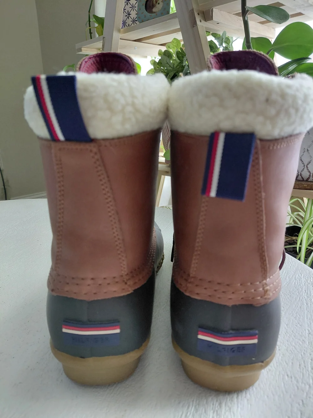 Tommy Hilfiger Women's Waterproof Winter Lace-Up Boots